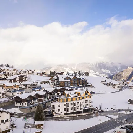 By Alps Apartamento